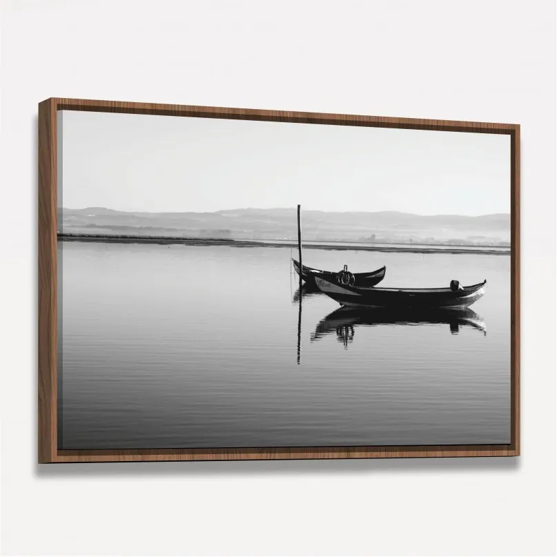 Quadro Decorativo Barco em Lago Sereno - Preto e Branco